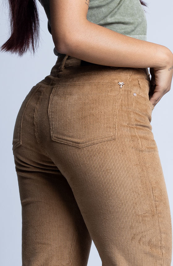 PANTALÓN PANA ESTILO MOM FIT 2125-18