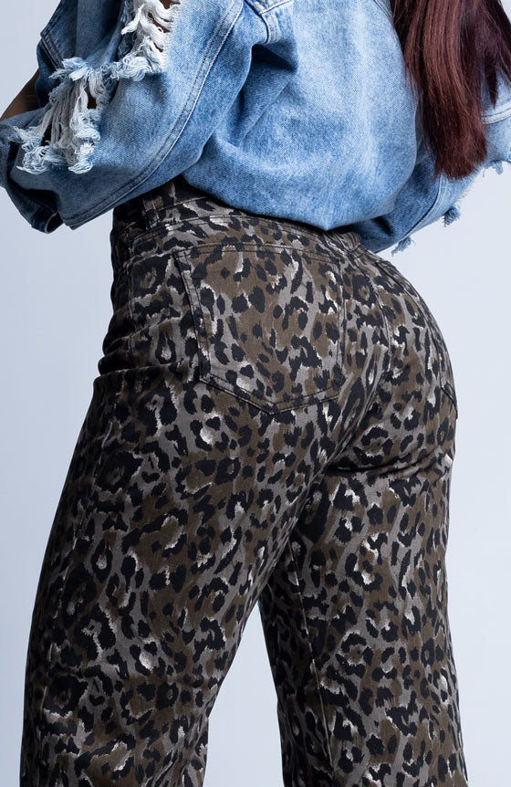 PANTALÓN  ANIMAL PRINT ESTILO MOM FIT 2143-83