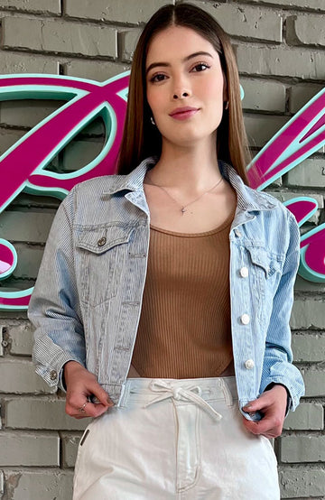 CHAQUETA EN JEAN OVERSIZE